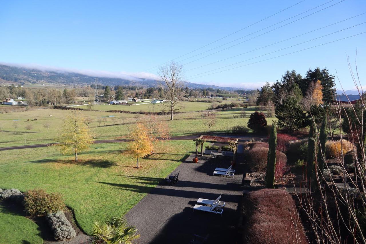 The Setting Inn Willamette Valley Newberg Exterior photo